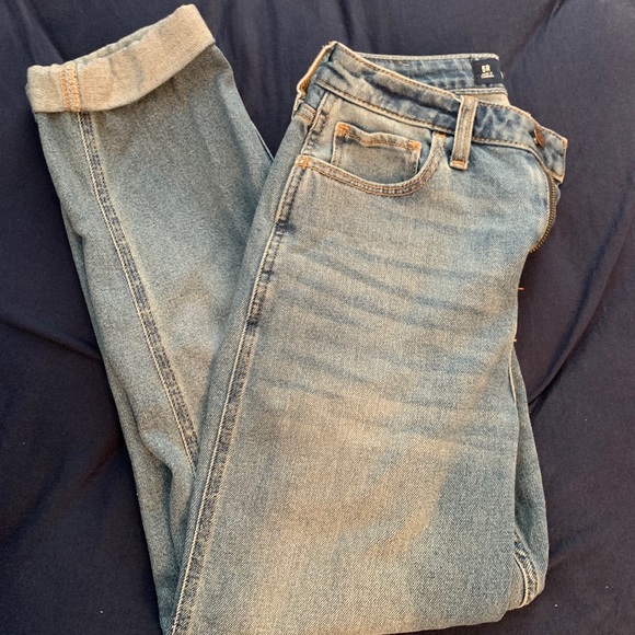Hollister Ultra High-Rise Mom Jean size 5R - Picture 4 of 5